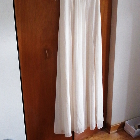 Halston Cream Gown - Picture 4 of 9